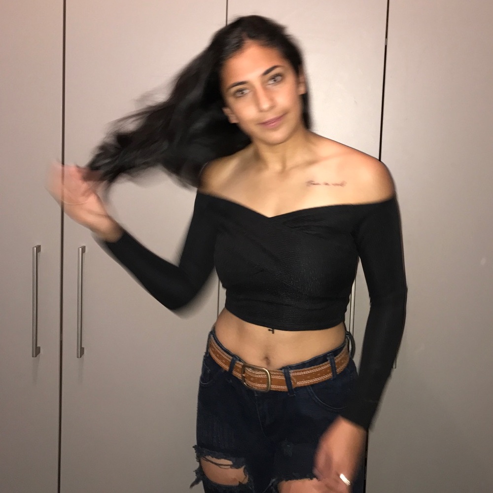 Off the shoulder sexy crop top